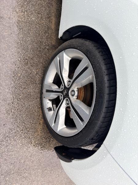 Hyundai Veloster Base 6MT 2013