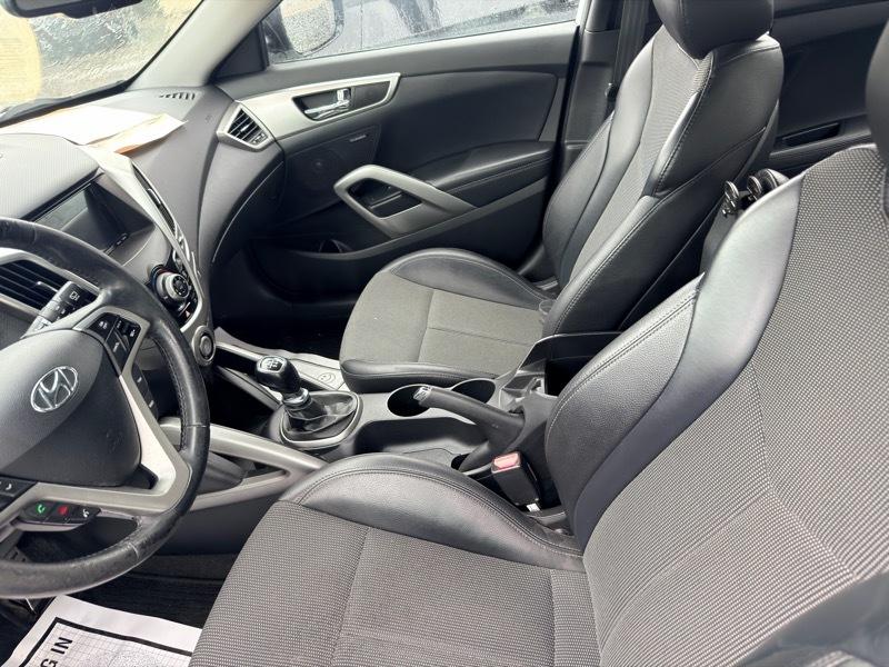 Hyundai Veloster Base 6MT 2013