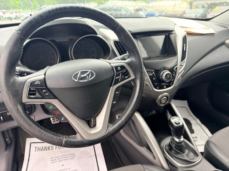 Hyundai Veloster Base 6MT 2013