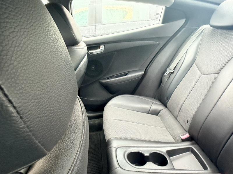 Hyundai Veloster Base 6MT 2013