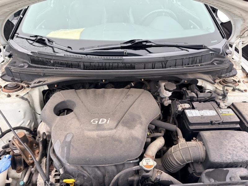 Hyundai Veloster Base 6MT 2013