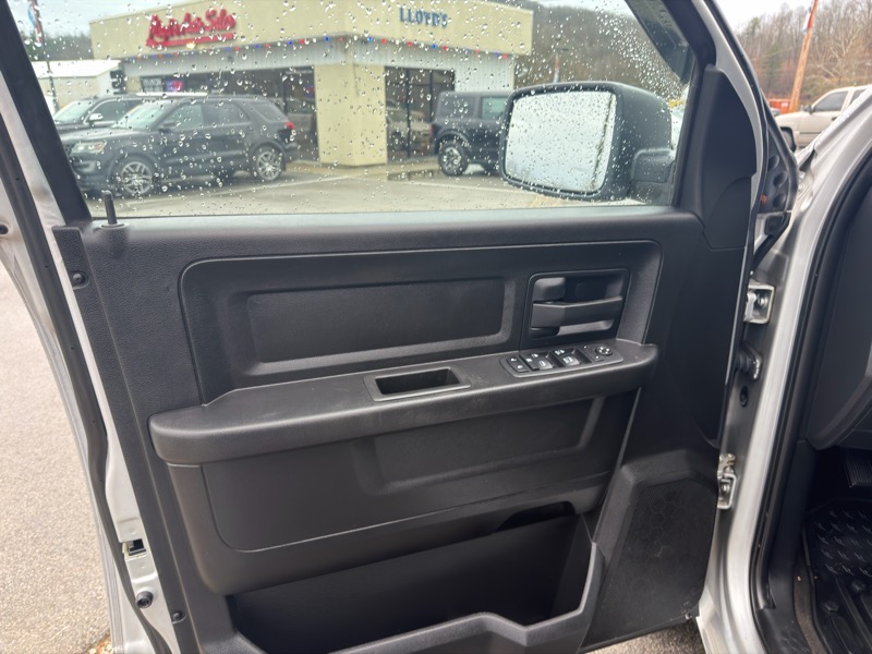 RAM 1500 4WD Quad Cab 140.5" SLT 2018