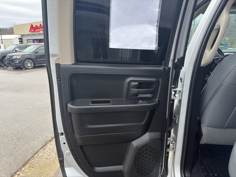 RAM 1500 4WD Quad Cab 140.5" SLT 2018