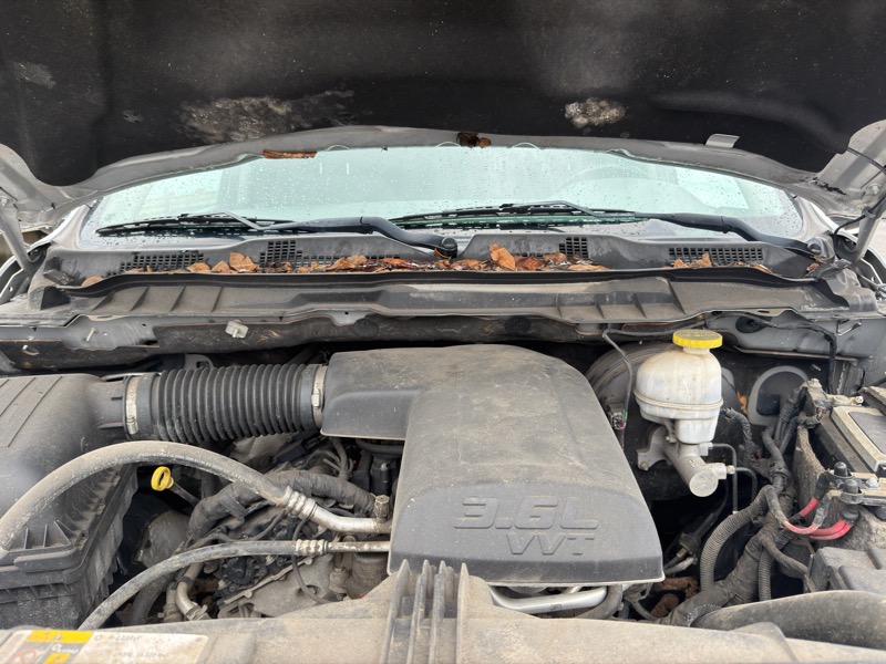 RAM 1500 4WD Quad Cab 140.5" SLT 2018