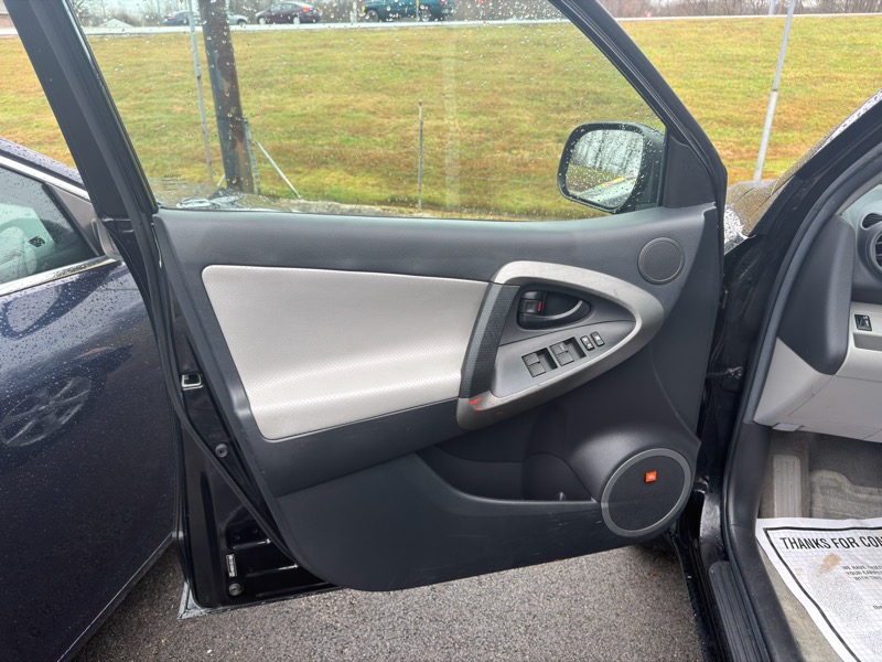 Toyota RAV4 Limited I4 4WD 2011