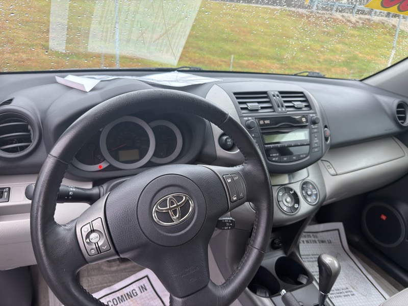 Toyota RAV4 Limited I4 4WD 2011