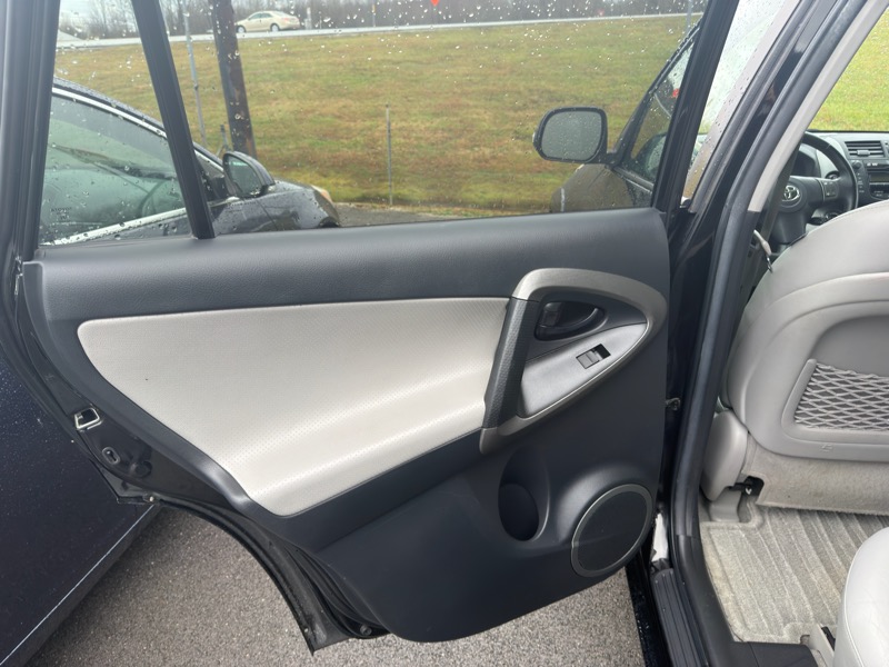 Toyota RAV4 Limited I4 4WD 2011