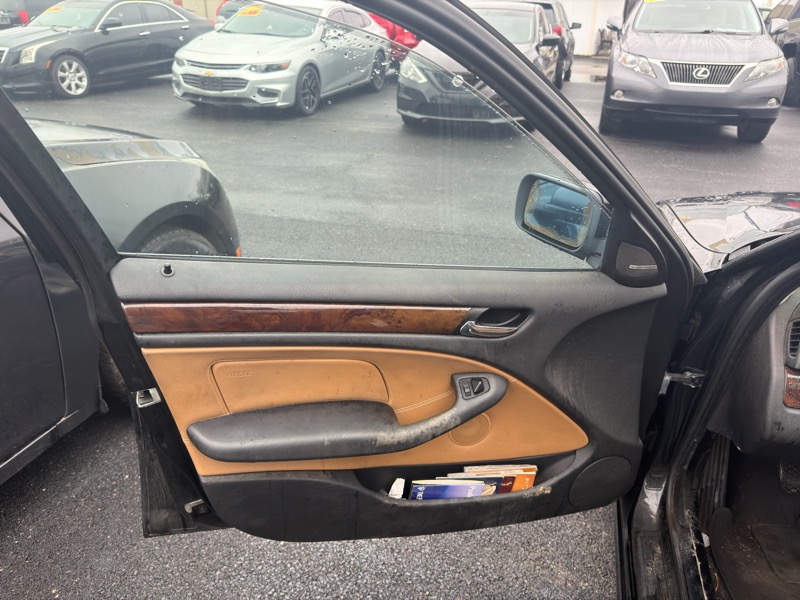 BMW 3-Series 325xi Sedan 2005