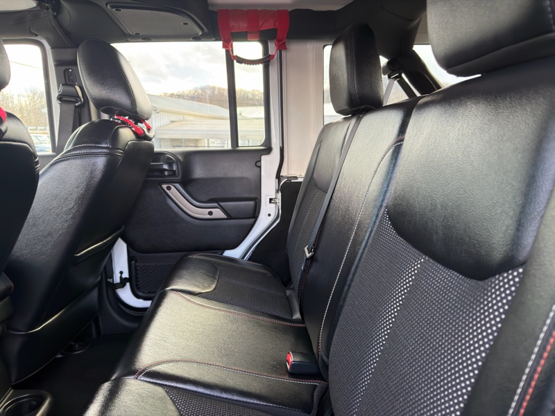 Jeep Wrangler Unlimited Sahara 4WD 2017