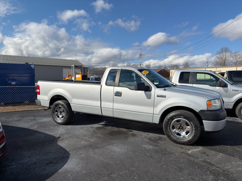 Ford F-150 2WD Reg Cab 141" XLT 2007