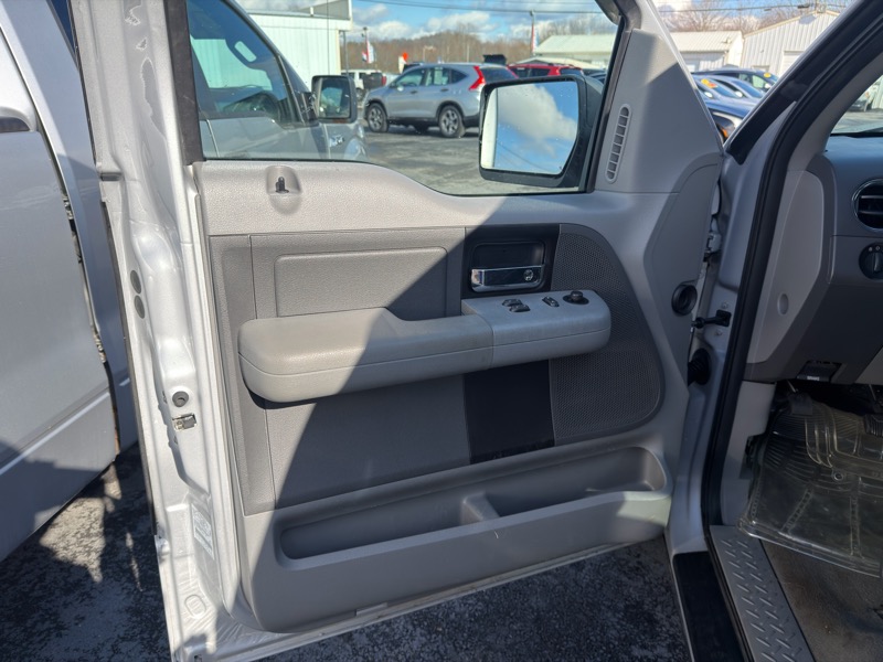 Ford F-150 2WD Reg Cab 141" XLT 2007