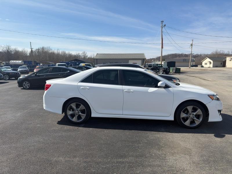 Toyota Camry 4dr Sdn SE Auto V6 2012