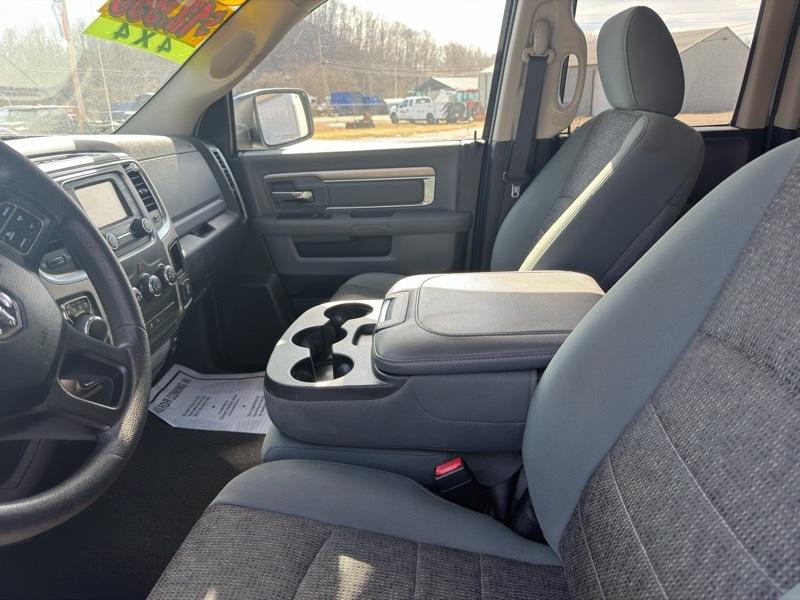 RAM 1500 4WD Quad Cab 140.5" SLT 2016