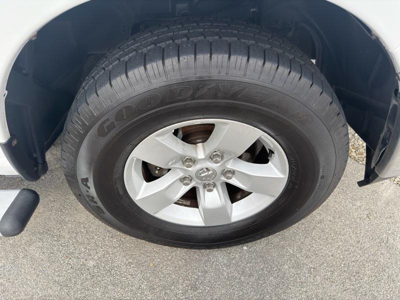 RAM 1500 4WD Quad Cab 140.5" SLT 2016