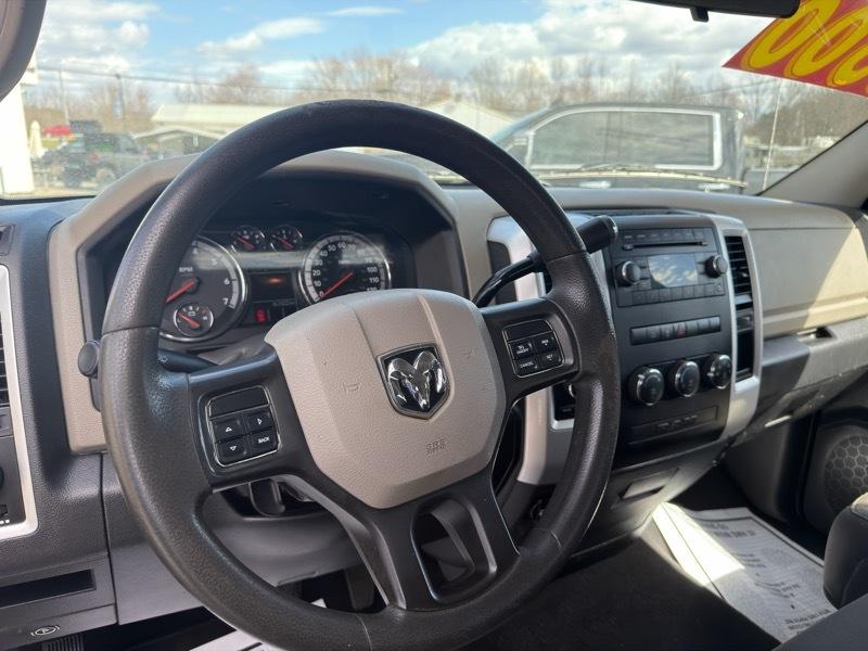 RAM 1500 4WD Quad Cab 140.5" ST 2012