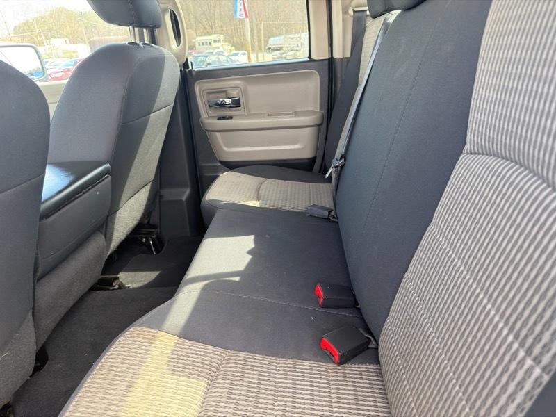 RAM 1500 4WD Quad Cab 140.5" ST 2012