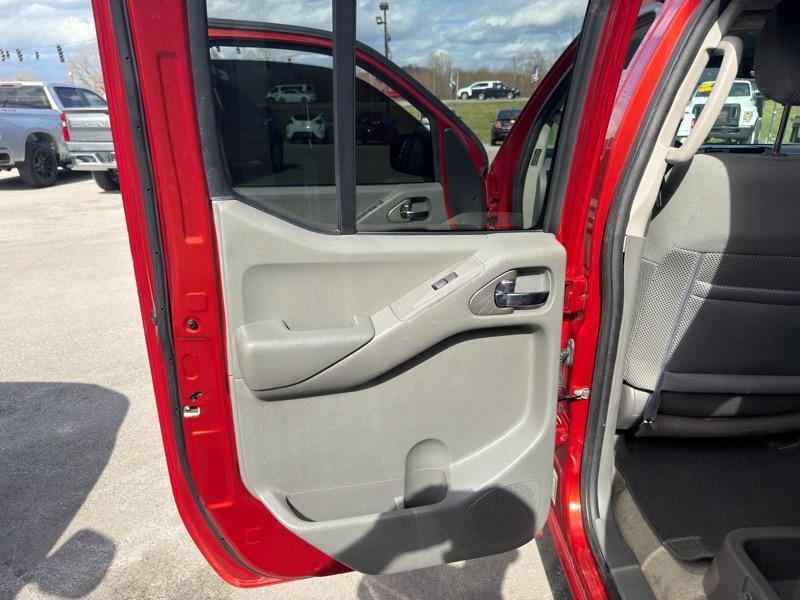 Nissan Frontier PRO-4X Crew Cab 5AT 4WD 2016