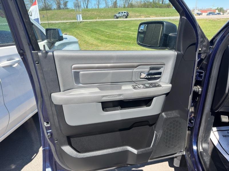 RAM 1500 4WD Crew Cab 140.5" Big Horn 2014