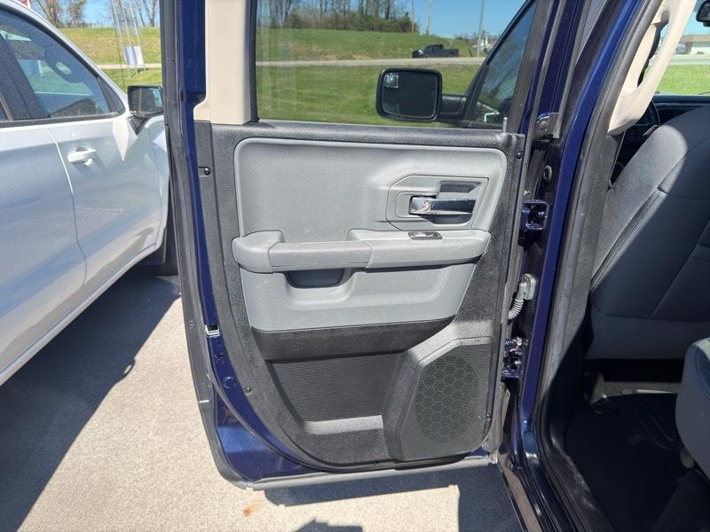 RAM 1500 4WD Crew Cab 140.5" Big Horn 2014