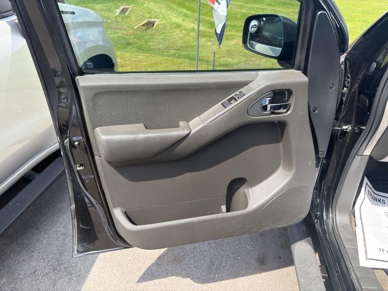 Nissan Frontier 4WD King Cab Auto SV 2013