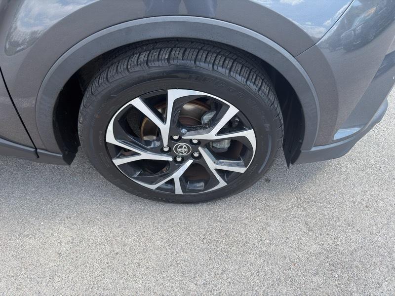 Toyota C-HR XLE 2018