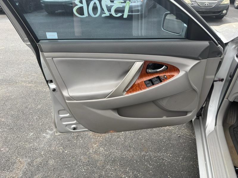 Toyota Camry 4dr Sdn LE Auto 2010