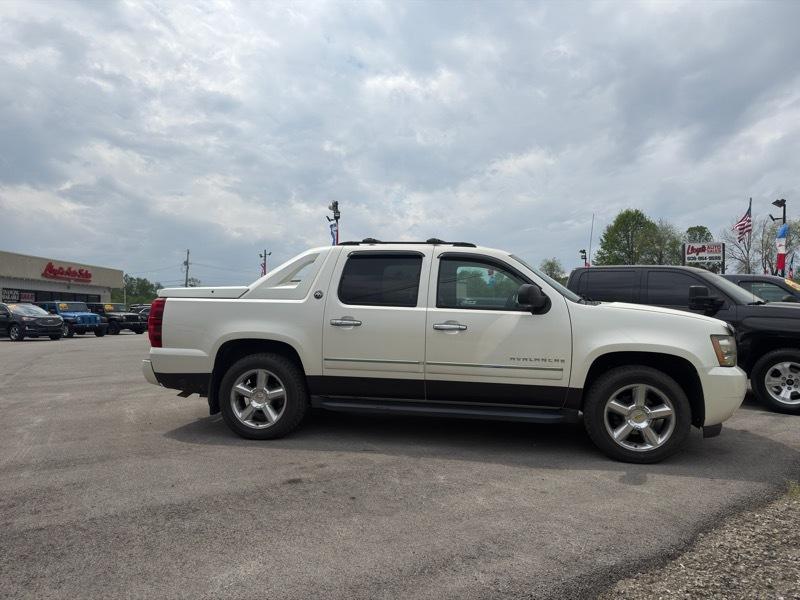 Chevrolet Avalanche LTZ 4WD 2013