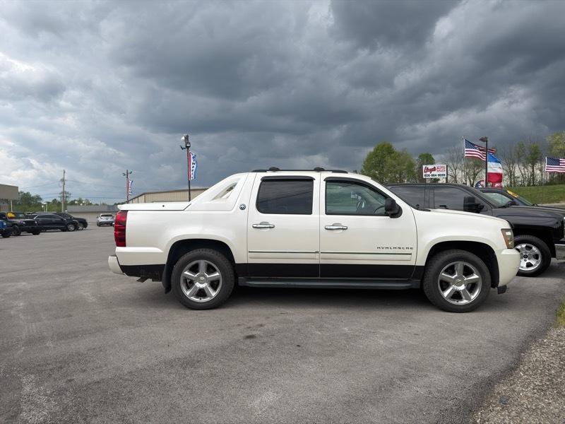 Chevrolet Avalanche LTZ 4WD 2013
