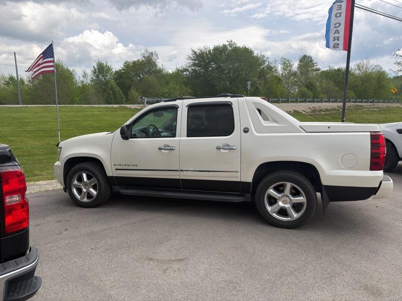 Chevrolet Avalanche LTZ 4WD 2013
