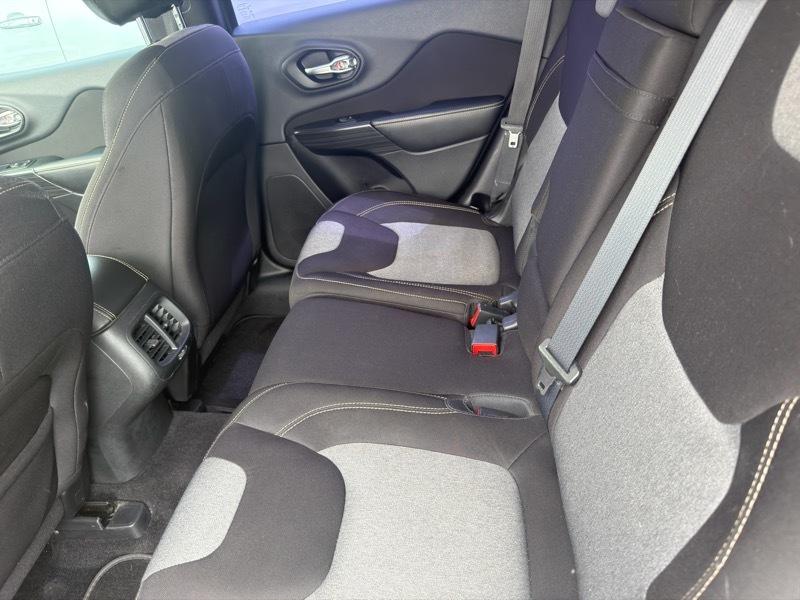 Jeep Cherokee Sport 4WD 2015