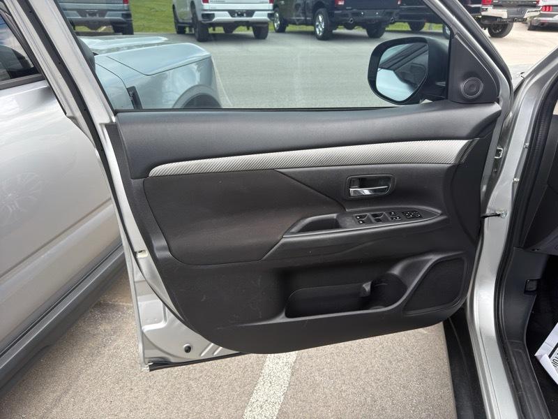 Mitsubishi Outlander SEL 2WD 2018