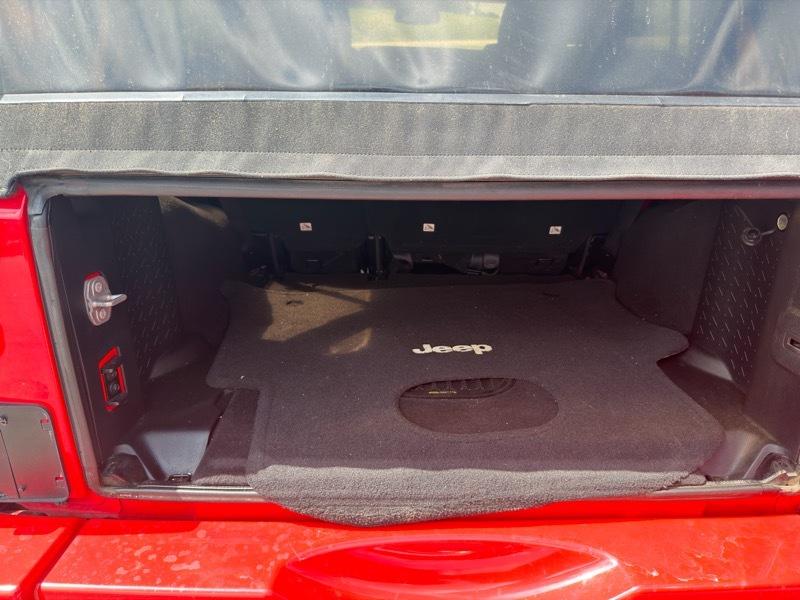 Jeep Wrangler Unlimited Sahara 4WD 2017