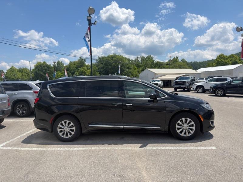 2018 Chrysler Pacifica Touring-L