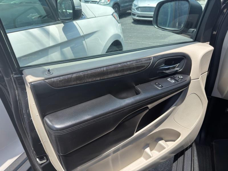 Dodge Grand Caravan SE 2012