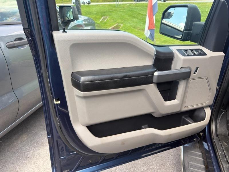 Ford F-150 SuperCrew 150" XLT 4WD 2017