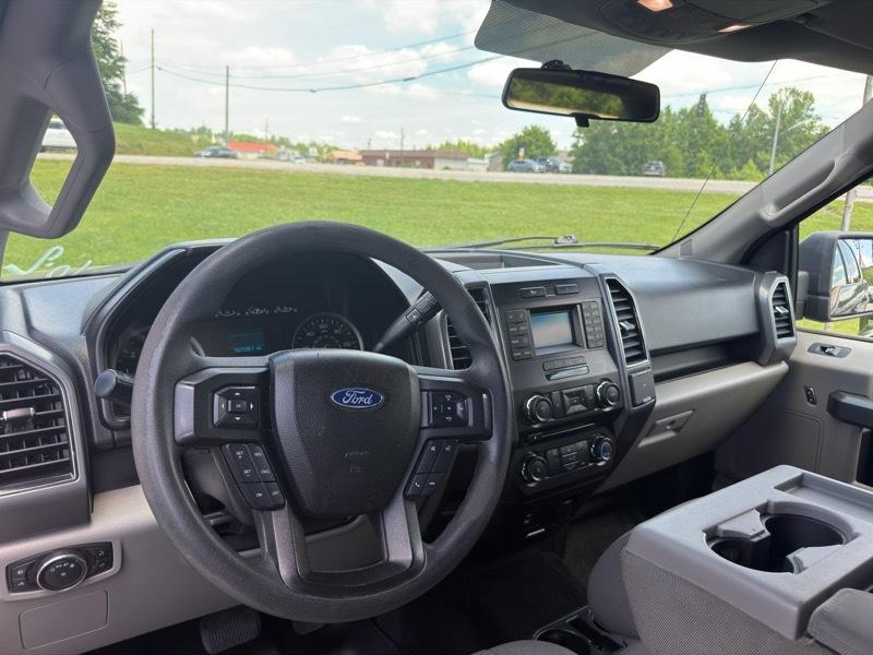 Ford F-150 SuperCrew 150" XLT 4WD 2017