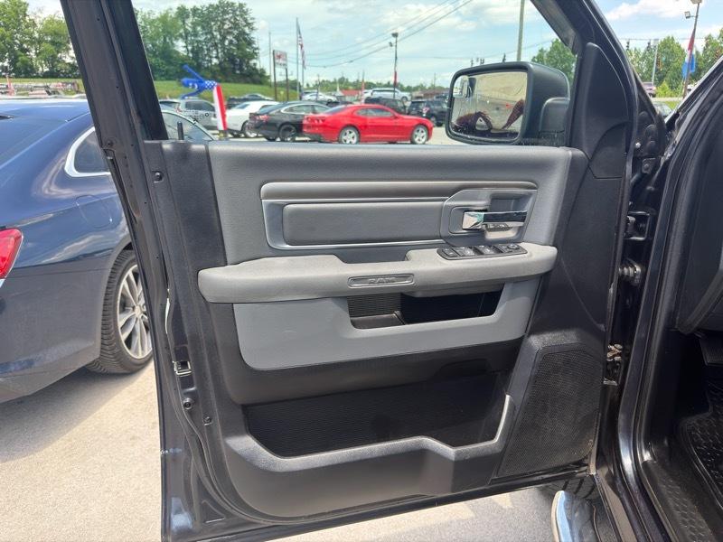 RAM 1500 4WD Crew Cab 140.5" Big Horn 2015