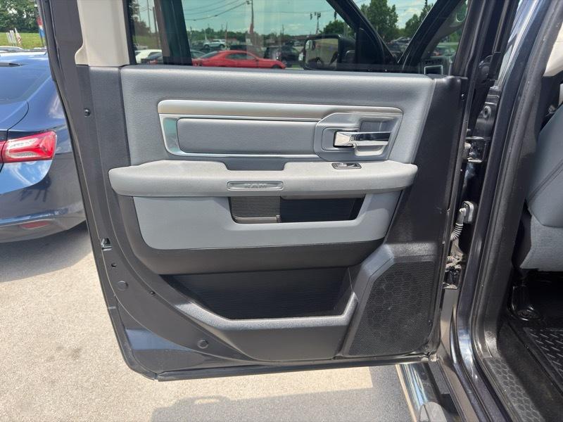 RAM 1500 4WD Crew Cab 140.5" Big Horn 2015