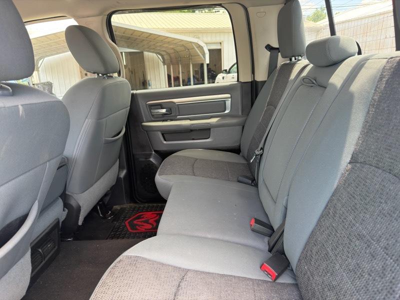 RAM 1500 4WD Crew Cab 140.5" Big Horn 2015