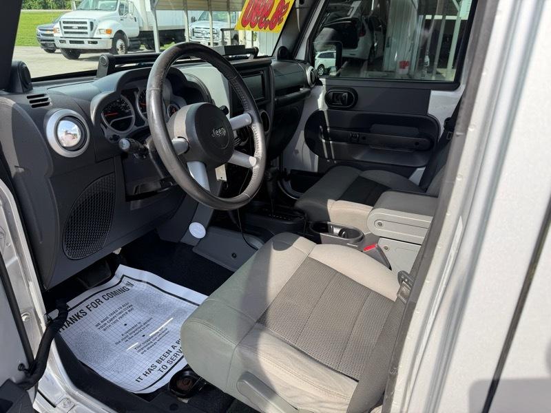 Jeep Wrangler Unlimited 4WD 4dr Sahara 2010