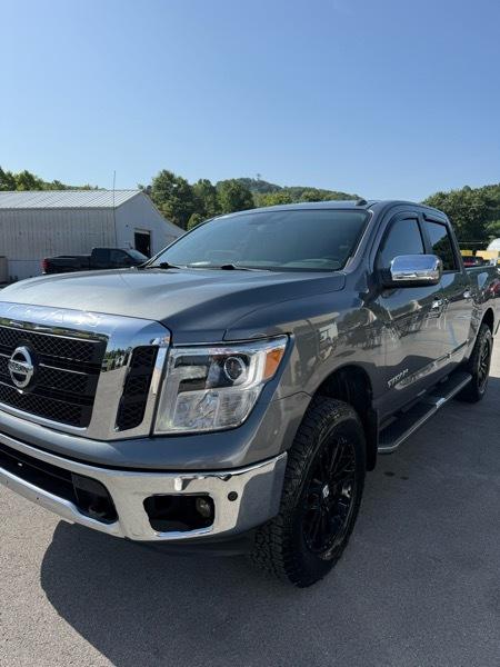 Nissan Titan 4WD Crew Cab SWB SL 2018