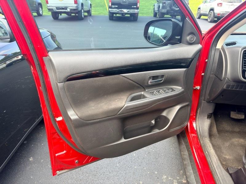 Mitsubishi Outlander ES 2WD 2020
