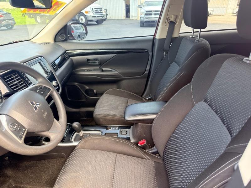 Mitsubishi Outlander ES 2WD 2020