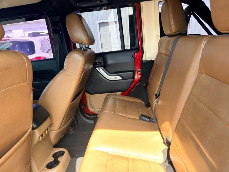 Jeep Wrangler Unlimited Sahara 4WD 2011