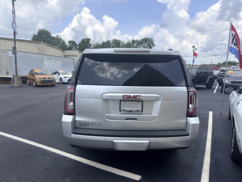GMC Yukon XL SLT 1/2 Ton 4WD 2015