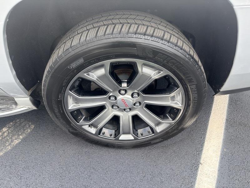 GMC Yukon XL SLT 1/2 Ton 4WD 2015
