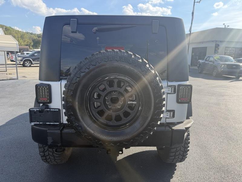 Jeep Wrangler Unlimited Sahara 4WD 2012