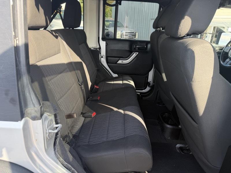 Jeep Wrangler Unlimited Sahara 4WD 2012