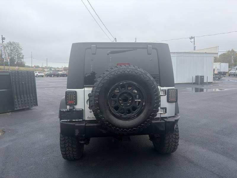 Jeep Wrangler Unlimited Sahara 4WD 2012