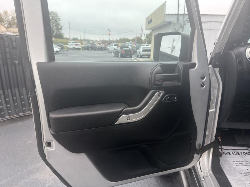 Jeep Wrangler Unlimited Sahara 4WD 2012